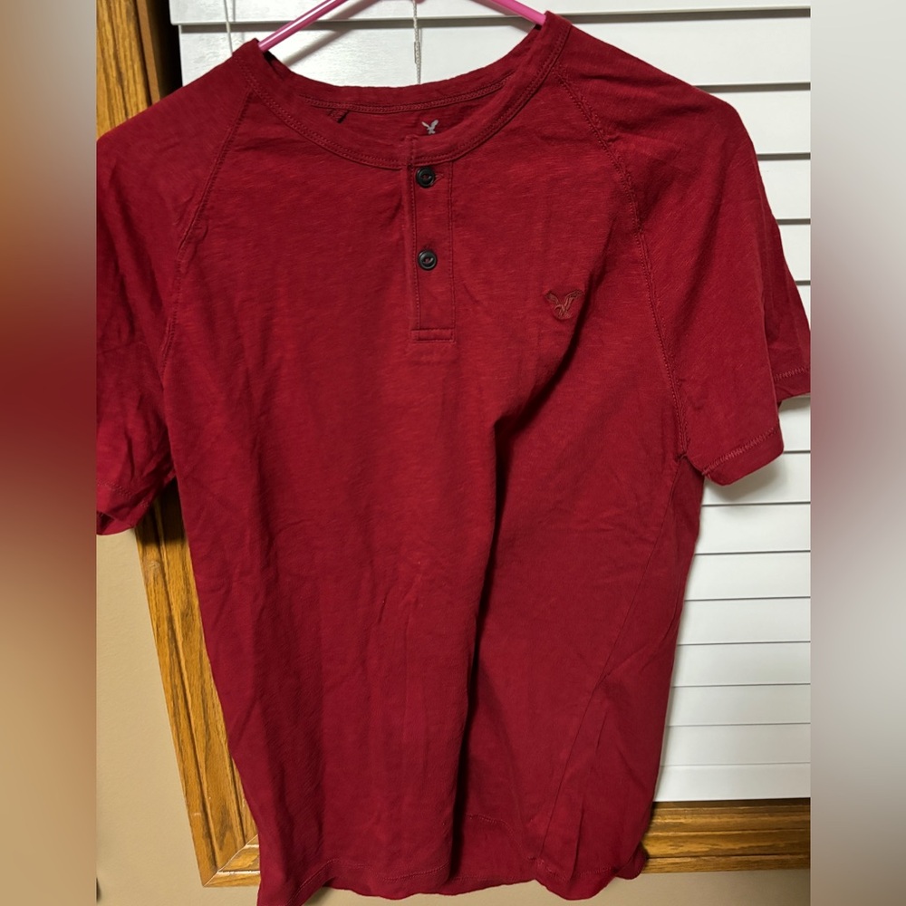 Red AEO Henley T-Shirt (S)